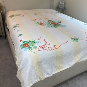 Vintage queen coverlet with Floral Design thin cotton cover